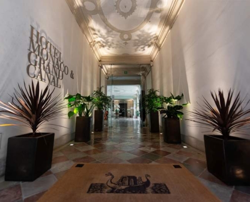 Hotel Monaco Entry Hotel Monaco