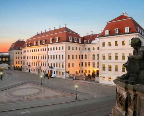 Hotel-Taschenbergpalais-Kempinski-Dresden---Aussenansicht-Tag_klein